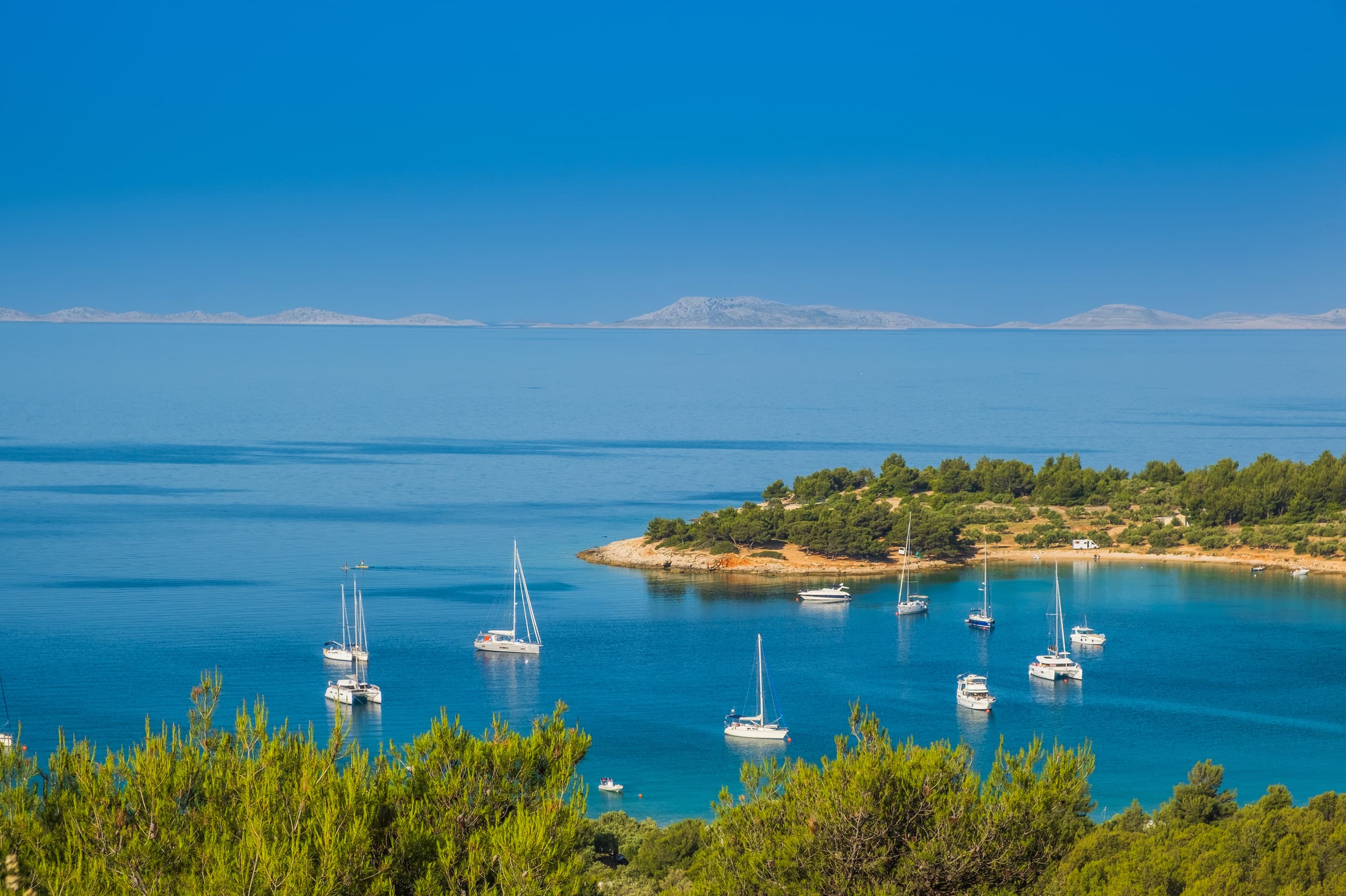 https://backend.blacksails-yachting.com/wp-content/uploads/2025/01/AdobeStock_509529228.jpeg