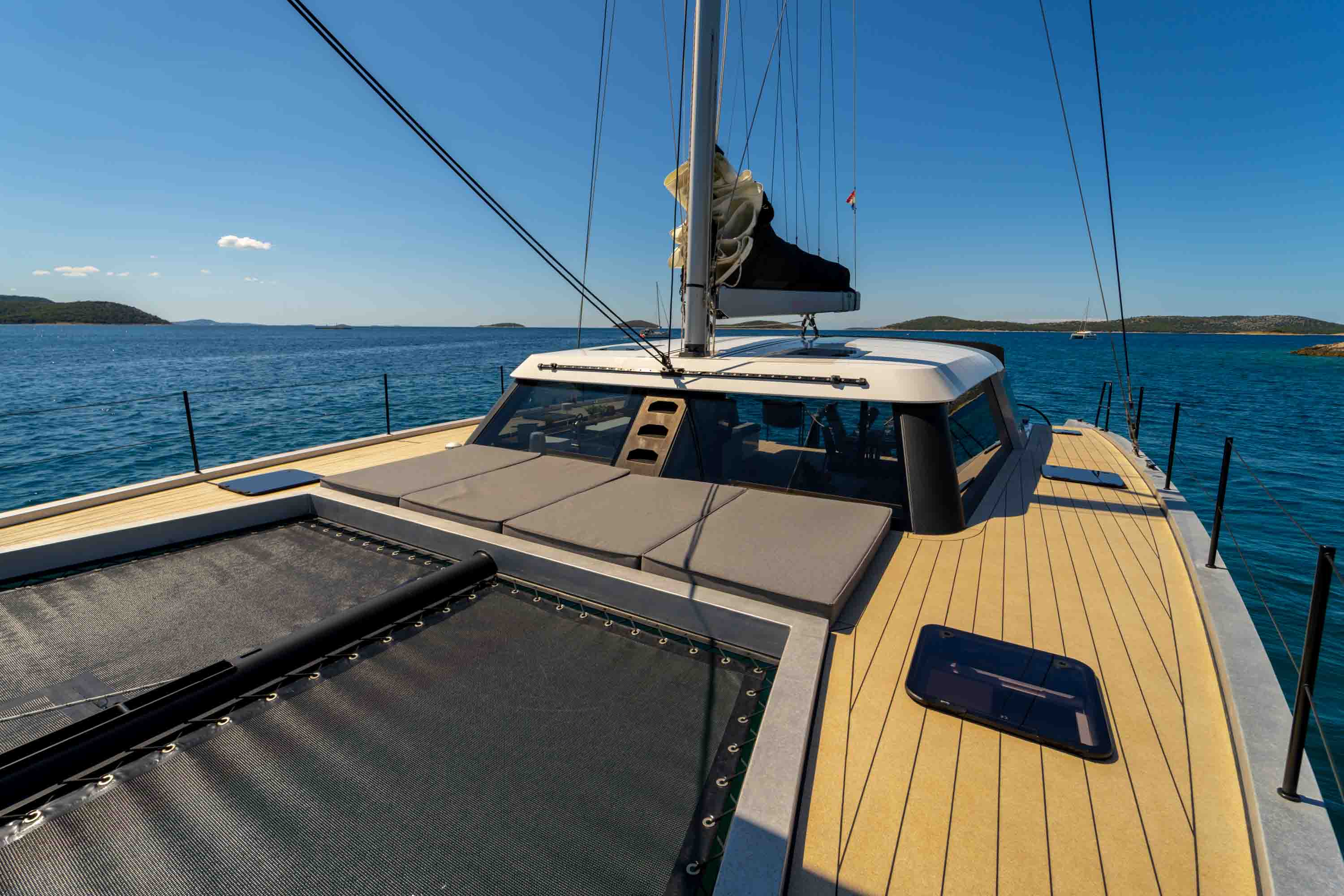 https://backend.blacksails-yachting.com/wp-content/uploads/2025/07/D5.jpg