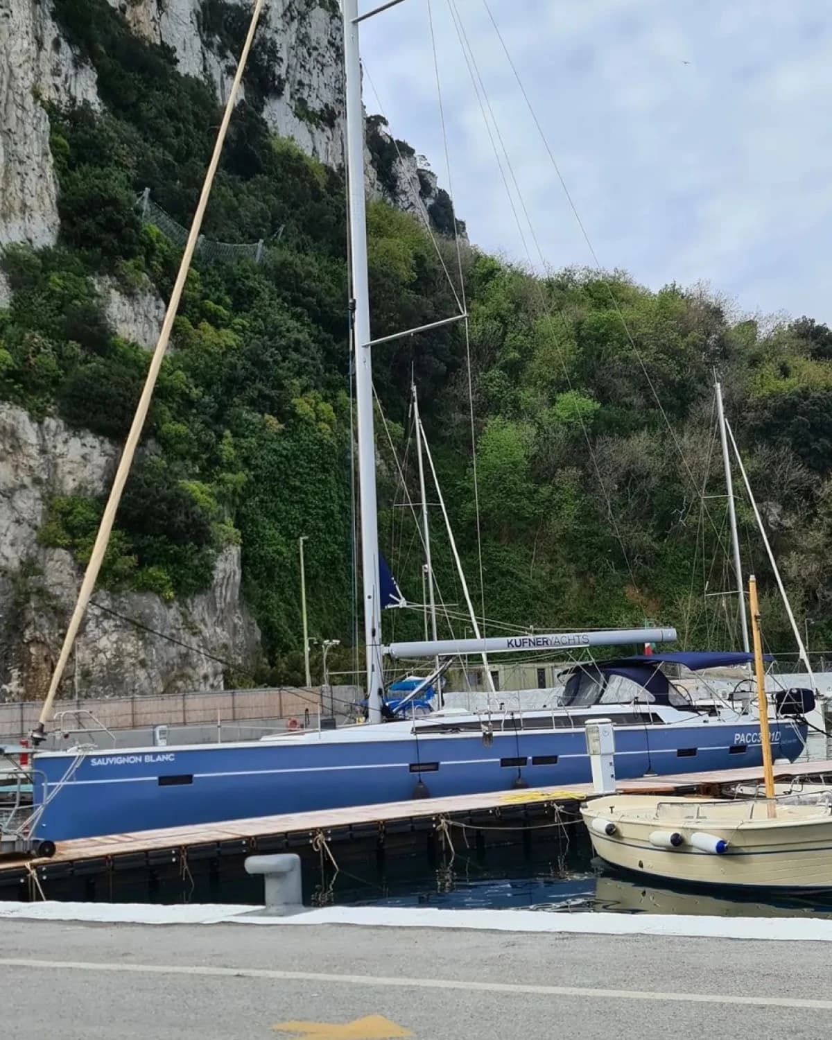 https://backend.blacksails-yachting.com/wp-content/uploads/2024/10/Beitrag-5-Bild-11-1200px-4x5-1.webp