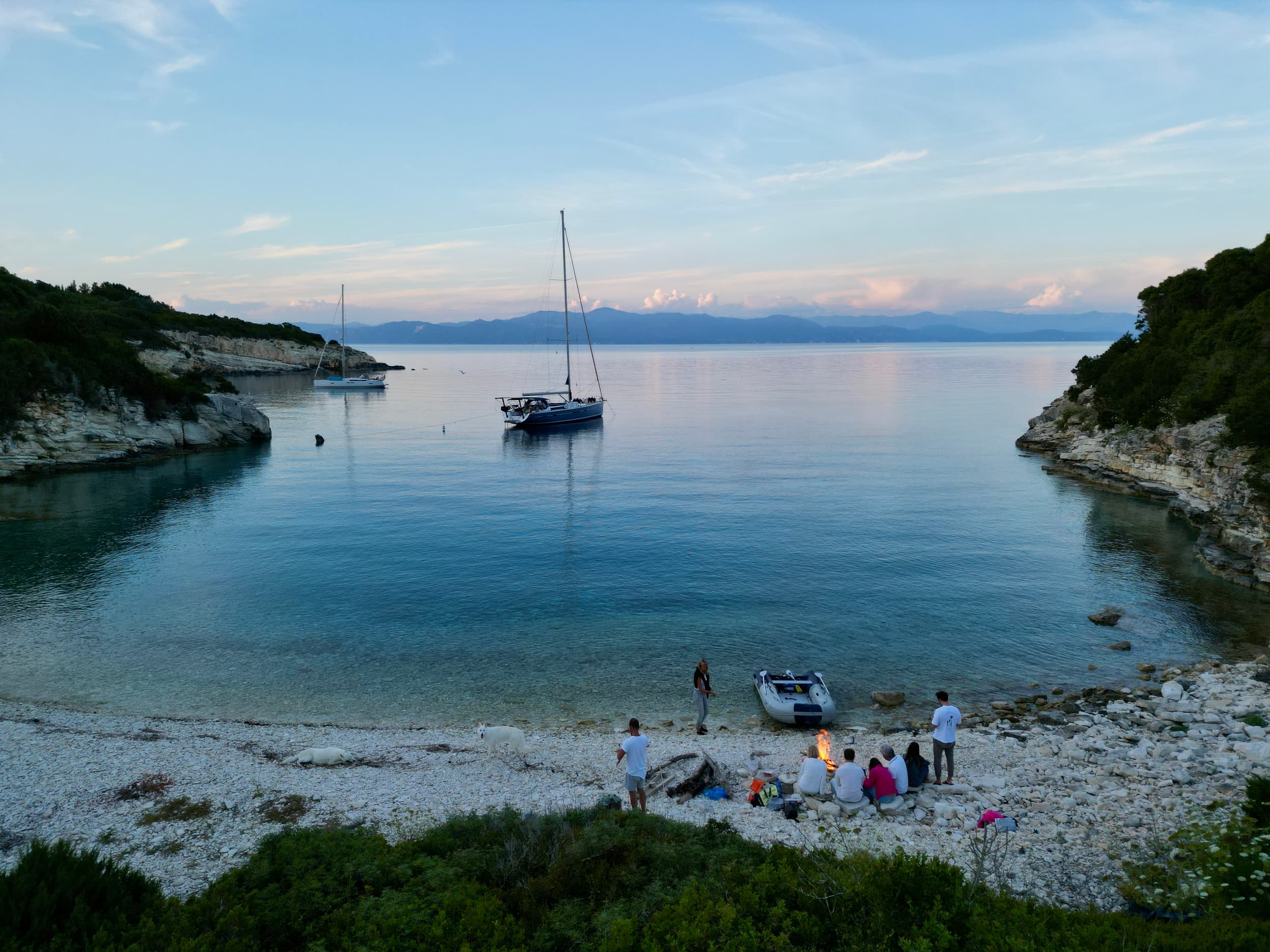 Sonnenuntergangsidylle im Ionischen Meer Anti-Paxos – Segeln, Ankern und Lagerfeuerromantik