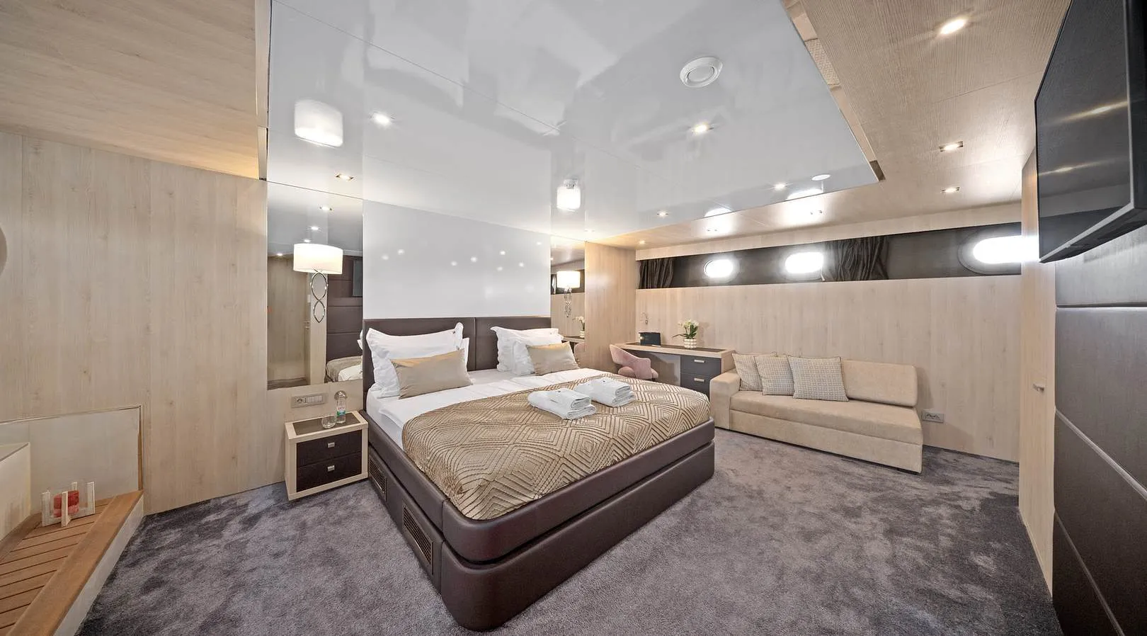Masterkabine der Dalmatino mit großem Doppelbett