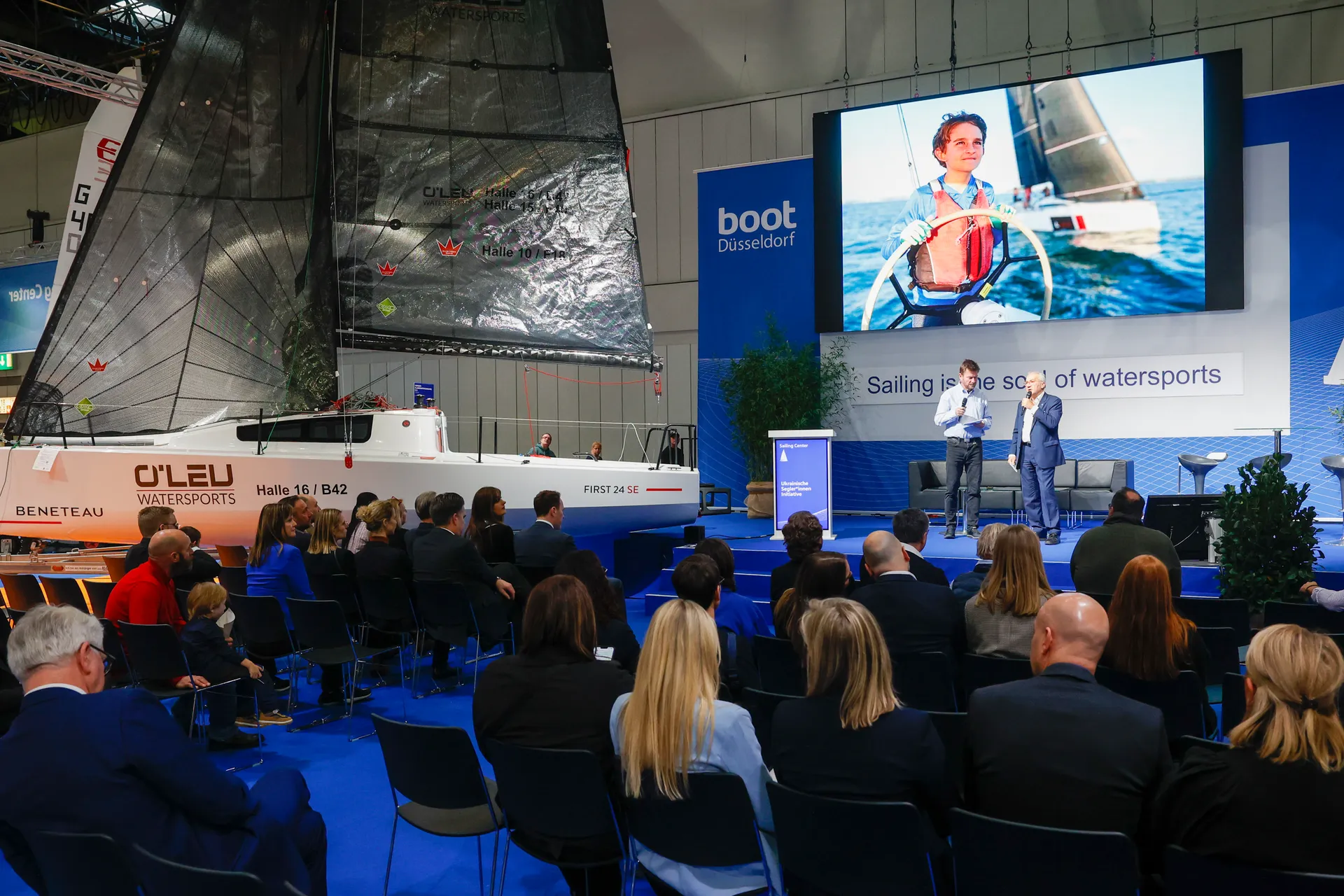 "Die Boot Düsseldorf ist nicht nur eine Ausstellung, sondern auch eine Bildungseinrichtung. Hier können wir uns weiterentwickeln und neue Techniken erlernen." - Anna Weber, langjährige Besucherin aus Berlin