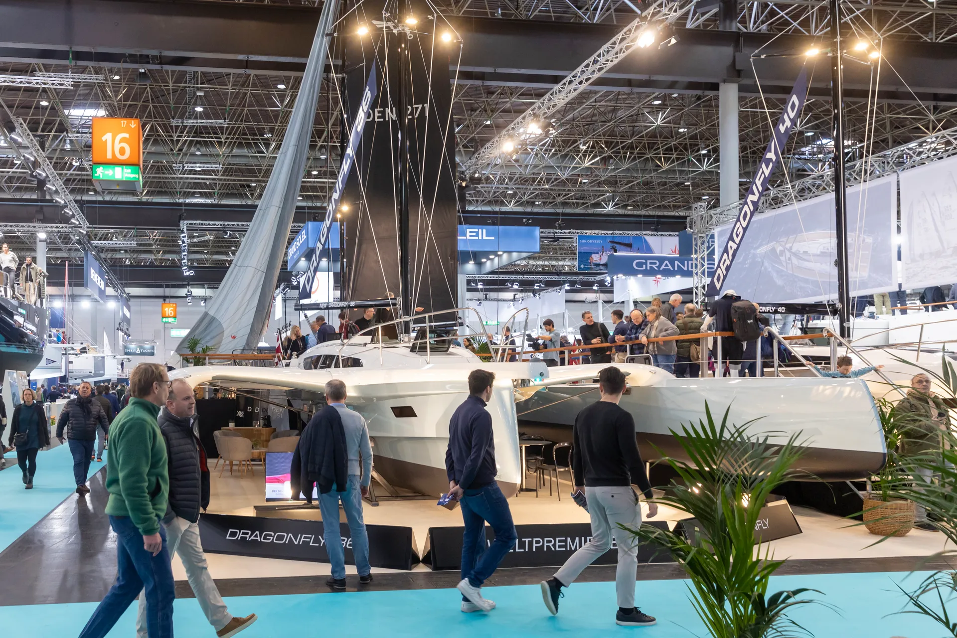 Dragonfly 36 Trimaran von Quorning Boats auf der Boot Düsseldorf 2025, ein Highlight für die Seglergemeinschaft.