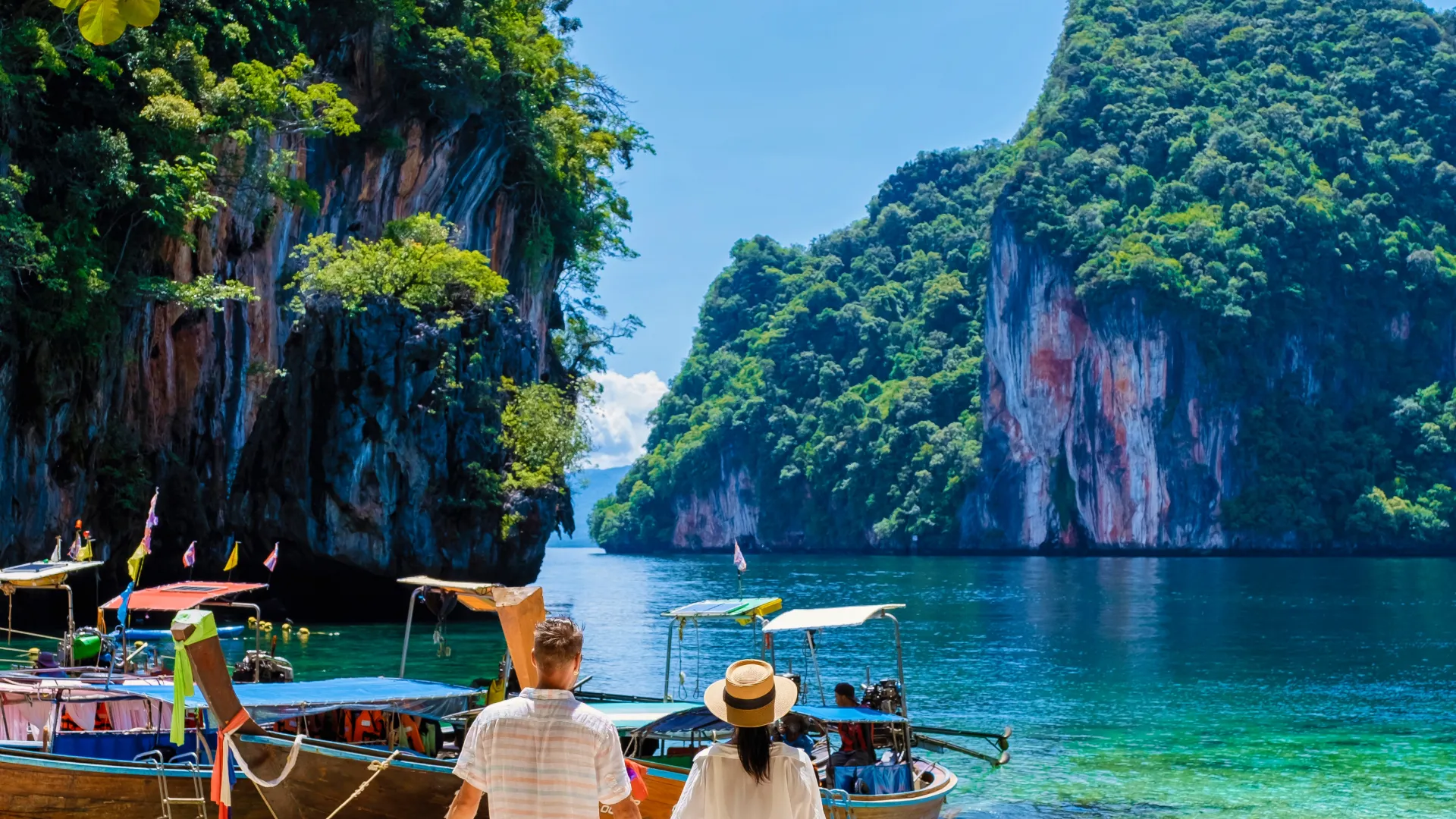 Thailand bietet eine beeindruckende Vielfalt aus Natur, Kultur und Aktivitäten – von Segeltörns auf der Andamanensee bis hin zu tropischen Inseln und historischen Tempeln.